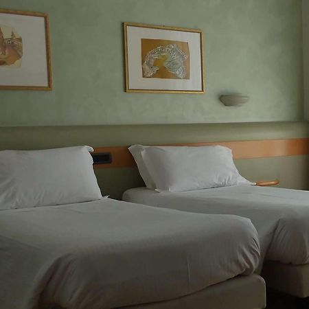 Best Western Hotel Leonardo Da Vinci Erba Exterior foto