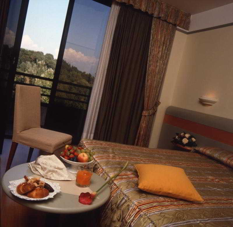 Best Western Hotel Leonardo Da Vinci Erba Exterior foto